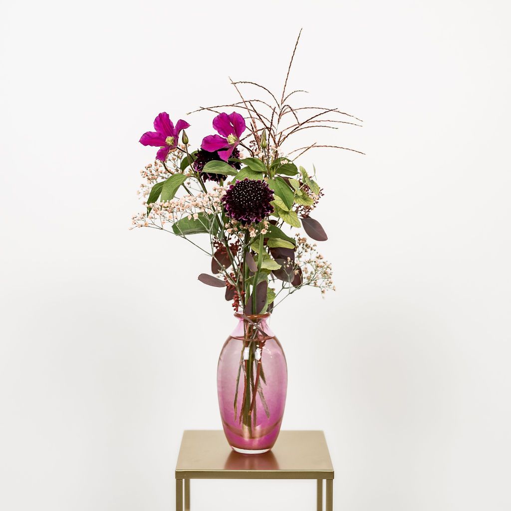 Dutz Vase gefüllt mit Blüten